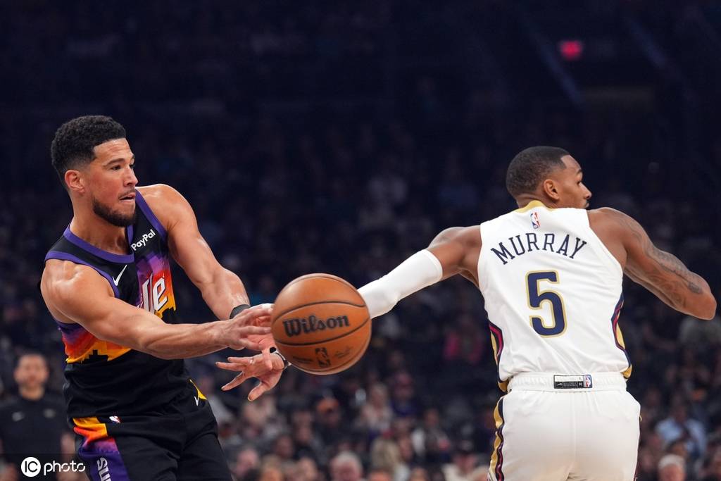 布克32分墨菲22分锡安19+10 格林25+5太阳险胜鹈鹕